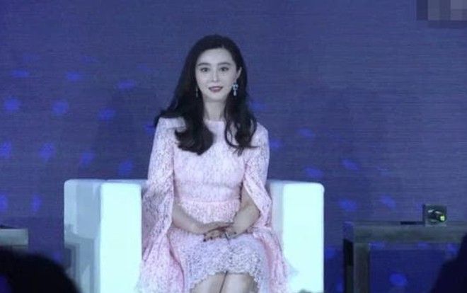 Phạm Băng Băng xuất hiện tại Đại hội sản phẩm trang điểm Trung Quốc, giới thiệu nhãn hiệu của chính mình