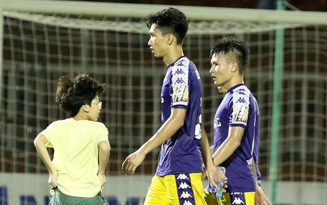 Sau vụ Nhật Lê nhầm tác giả Bình Ngô đại cáo, đến lượt Quang Hải bị chê chảnh