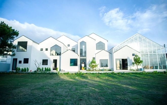 Một Đà Lạt lạ lẫm mà đẹp như tranh qua khung cửa sổ những căn homestay thơ mộng
