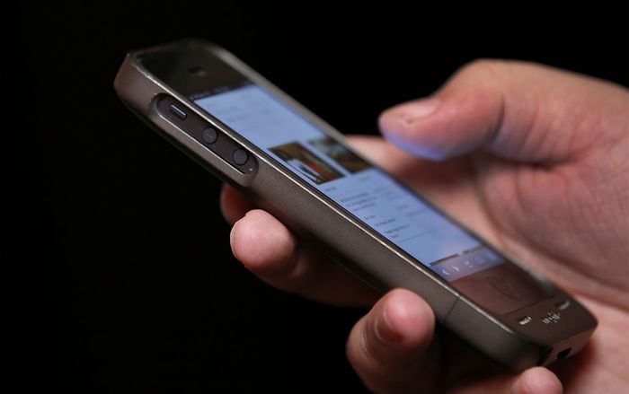 Từ những vụ lộ clip nóng khi sửa điện thoại: Phải làm sao để bảo vệ dữ liệu cá nhân quan trọng?