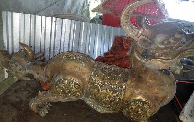 Tìm thấy bức tượng 'kỳ lân' 2 đầu, trong bụng có nhiều tiền cổ ở cửa biển mũi Cà Mau