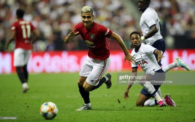 Phối hợp cực đỉnh, sao trẻ giúp Man Utd đả bại Tottenham
