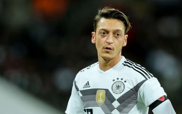 SỐC: Ozil bị cướp có dao tấn công suýt mất mạng