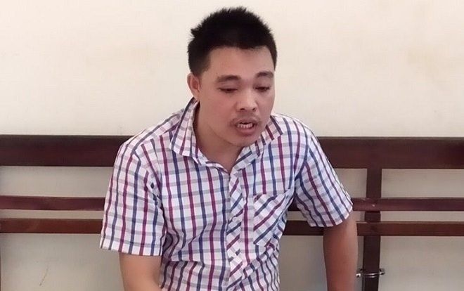 Vờ vào tạp hoá mua hàng, đối tượng kề dao khống chế bắt nữ nhân viên yêu cầu đưa 1 triệu đồng