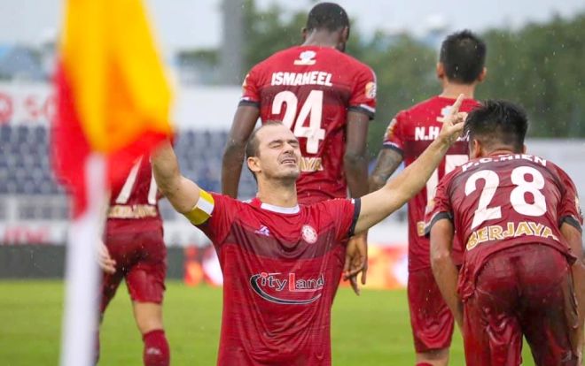 Quả phạt đền tranh cãi của TP.HCM trước Hà Nội