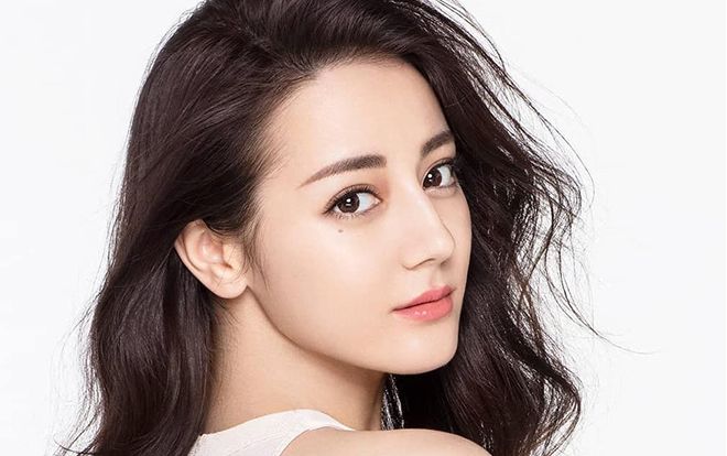 Địch Lệ Nhiệt Ba dẫn đầu top nghệ sỹ bị bàn tán tiêu cực và lượng người đánh giá trên Douban cao nhất 4 năm liên tiếp