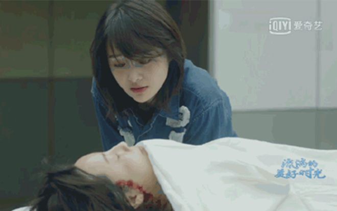 Nhân vật mẹ trong phim qua đời, thế nhưng Trịnh Sảng diễn không rơi một giọt nước mắt nào!