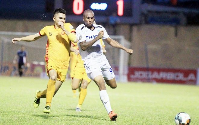 Trách ngoại binh HAGL kém, khác gì chê Công Phượng quá dở!