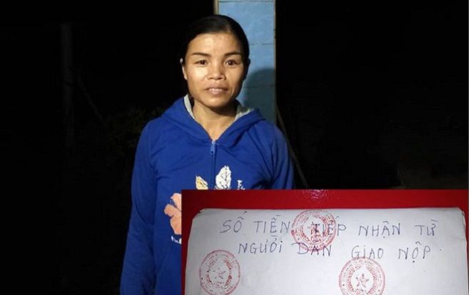 3 người phụ nữ nhặt được hơn 50 triệu đồng, giao nộp công an nhờ trả lại người mất