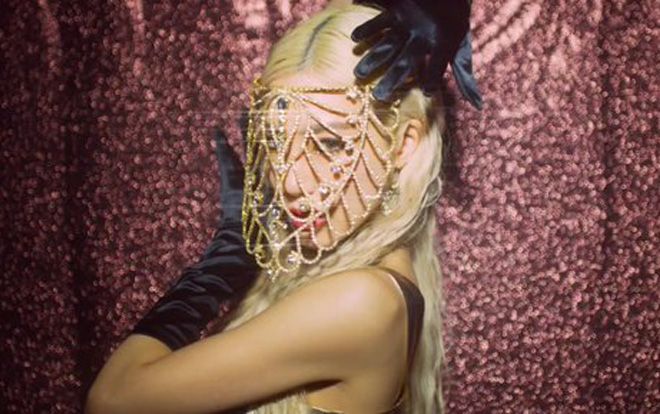 Tiffany (SNSD) tung teaser comeback cho 'Magnetic Moon': Quý cô lộng lẫy kiêu sa và quyến rũ