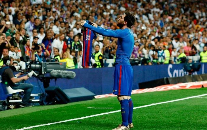 Suýt bị đánh hội đồng, fan cuồng Messi vẫn thách thức đám đông CĐV Real Madrid
