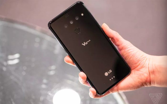 Cặp đôi song mã LG và Sony cũng vật vã bán điện thoại thông minh