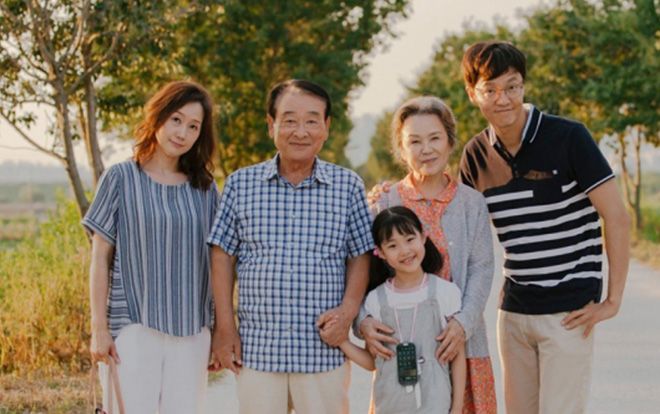 ‘Điều ba mẹ không kể’: Lời xin lỗi chữa lành những tổn thương