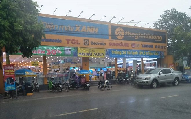 Người dân bàng hoàng kể lại giây phút bảo vệ Điện máy Xanh bị truy sát: 'Đối tượng hung hăng quá, chém đến khi ông ấy gục mới thôi'