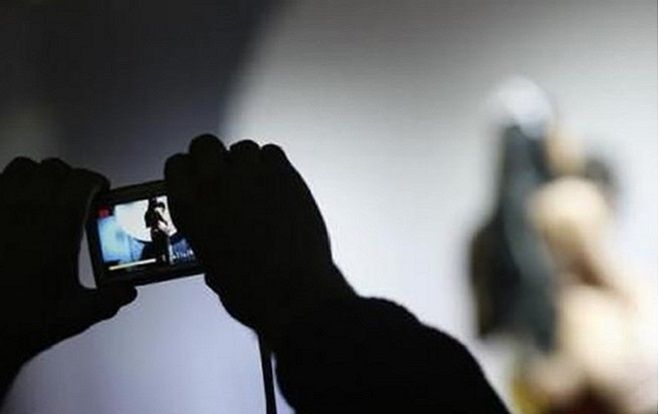 Đối tượng U70 dùng clip 'nóng' ép người tình quan hệ và tống tiền