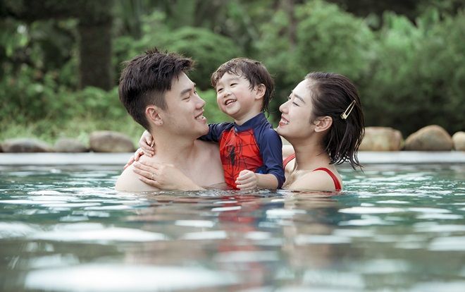 Cần gì phải đi đâu xa, quanh Hà Nội đã có rất nhiều biệt thự siêu to khổng lồ cho mùa hè sang - xịn - mịn