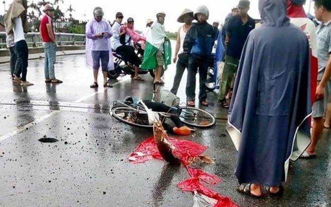 Phó công an huyện ở Cà Mau bị sét đánh trên đường đi làm về