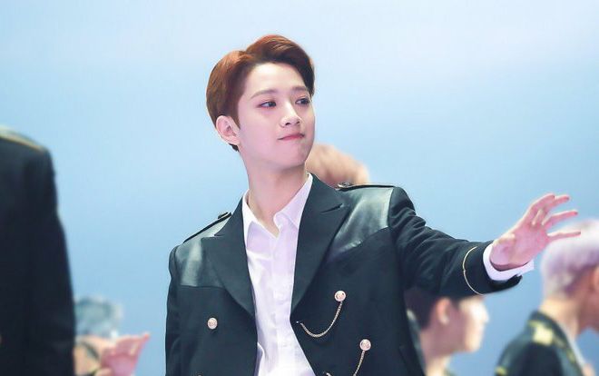 Giữa lúc mâu thuẫn hợp đồng với CUBE Ent, em út KuanLin (Wanna One) chia sẻ lý do thú vị được nhận vào công ty