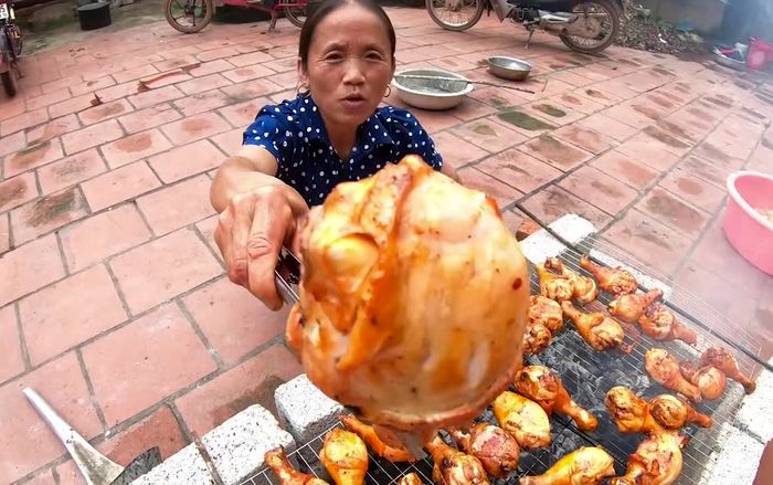 Xuất hiện nhiều tài khoản Facebook giả mạo Bà Tân Vlog để bán hàng online