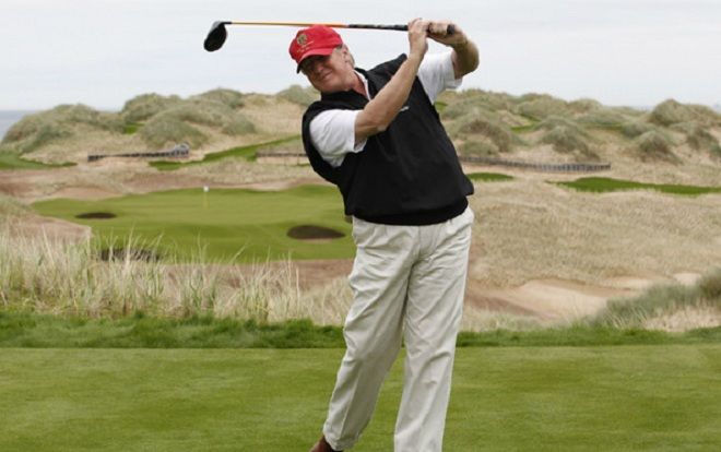 Tổng thống Trump hứng chỉ trích vì vẫn đi chơi golf và dự tiệc cưới khi Mỹ rúng động trước loạt vụ xả súng