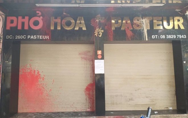 Vụ tạt sơn, ném chất bẩn vào quán phở Hòa Pasteur: Con rể thứ 6 của chủ quán vay nợ 3,3 tỷ đồng