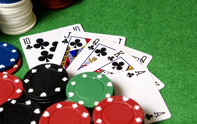 Chồng để bạn cưỡng hiếp vợ sau khi thua bạc