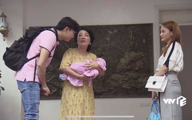 Về Nhà Đi Con: Khán giả 'soi' được một chi tiết chứng tỏ Vũ và cu Bon đích thị là bố con rồi, không lẫn vào đâu được