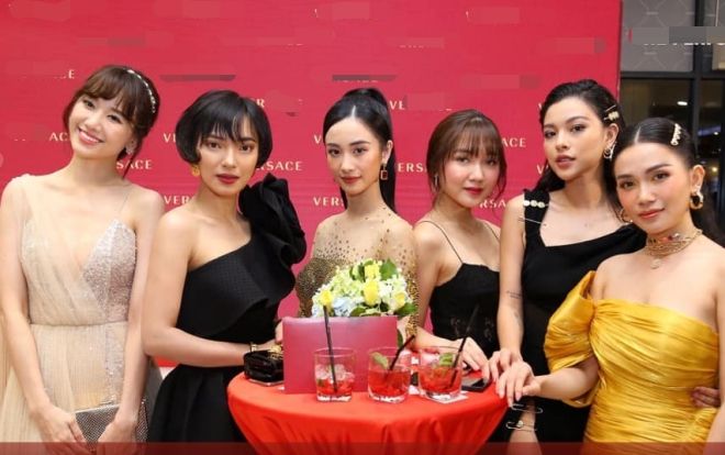 Gương mặt 'hốc hác' của Châu Bùi gây chú ý mạnh khi xuất hiện cùng Tú Hảo, Chloe Nguyễn… trong một khung hình