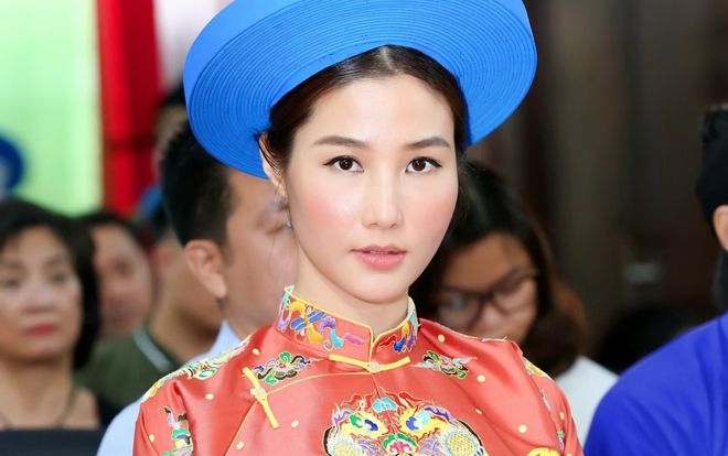 Diễm My 9x lần đầu xuất hiện cùng ekip 'Phượng Khấu' sau lùm xùm bị khán giả tẩy chay