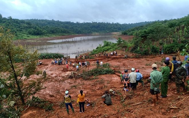 Mưa lớn kéo dài ở Đắk Nông gây sạt lở đất, vùi lấp gia đình 3 người