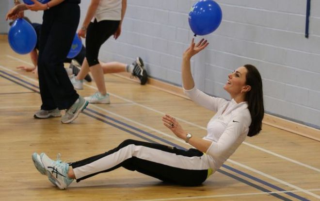 Học Công nương Kate Middleton trong cách giữ dáng để có bụng phẳng lì, thân hình săn chắc