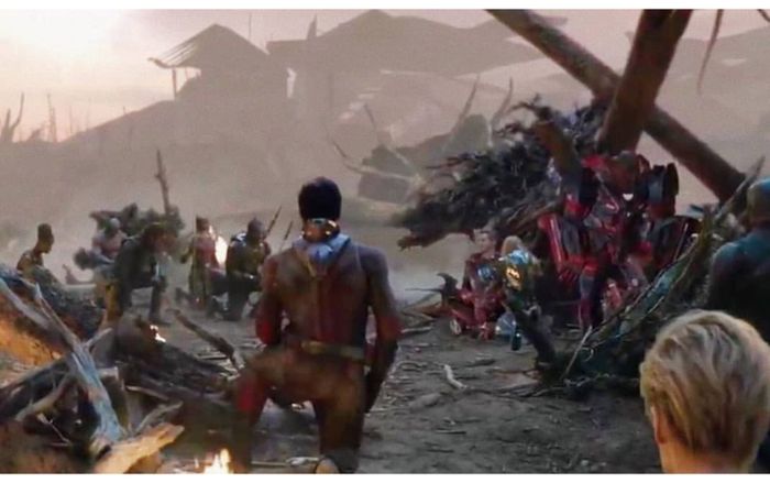 Đạo diễn ‘Avengers: Endgame’ giải thích lý do cắt cảnh quỳ gối trước Iron Man của các siêu anh hùng!