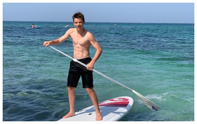 Quý tử nhà Beckham khiến ai cũng trầm trồ khi mới 14 tuổi đã khoe cơ bụng 6 múi vô cùng hoàn hảo