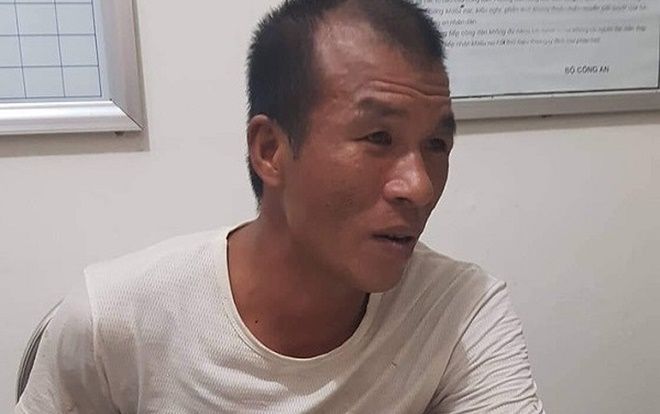 Chém hàng xóm rồi cầm dao đe dọa không cho ai đưa nạn nhân đi cấp cứu