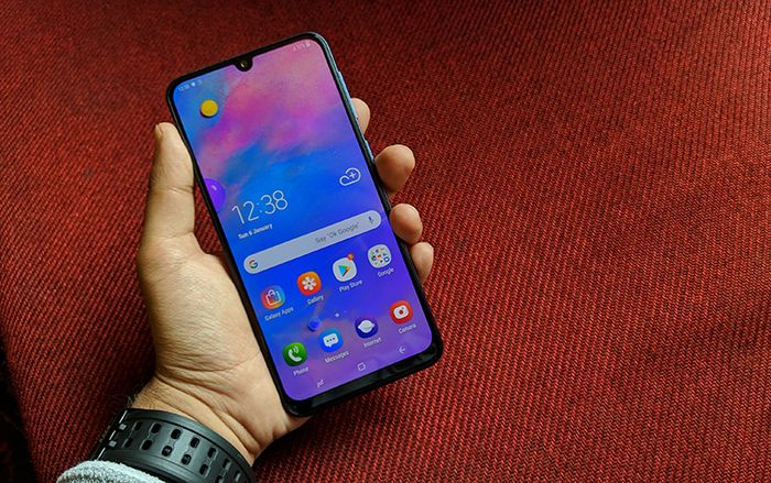 Trên tay nhanh Samsung Galaxy M30: Smartphone 5 triệu nhưng có camera góc rộng, pin 5.000 mAh và sạc nhanh như Galaxy S10