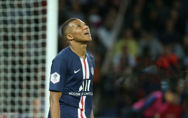 Mbappe phản ứng khi CĐV PSG hò hét: 'Neymar hãy biến đi'