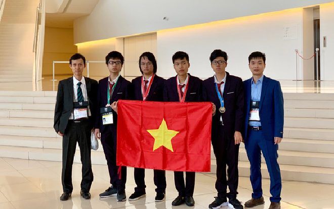 2 nam sinh Việt Nam xuất sắc giành được 2 huy chương vàng Olympic Tin học quốc tế