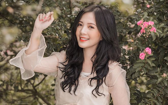 Không chỉ tâm huyết với nghề giáo, tân cử nhân ĐH Sư phạm còn 'gây thương nhớ' bởi nét đẹp dịu dàng như nắng mai