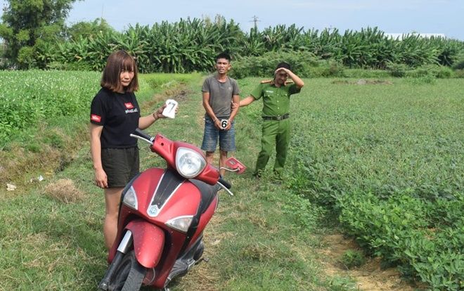 Đôi nam nữ đang trốn nã dùng mã tấu chống trả lực lượng công an khi bị bắt