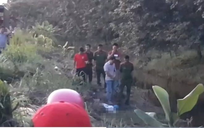 Phát hiện thi thể người chạy xe ôm tại mương nước Sài Gòn, trên người có nhiều vết thương