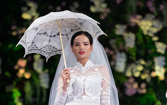 Tiêu Ngọc Linh hóa nàng thơ yêu kiều với áo dài cưới 2019