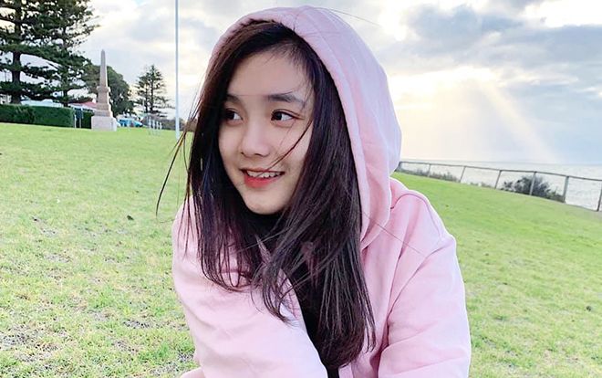 Chỉ là ảnh check-in khi du học, nữ sinh này khiến người ta lầm tưởng ảnh lookbook vì thần thái xuất sắc