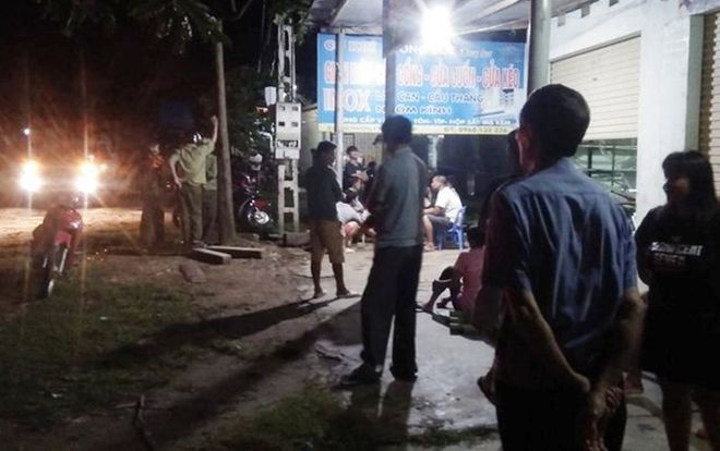 Mâu thuẫn trong bữa ăn, cụ ông 90 tuổi dùng dao đâm con trai tử vong