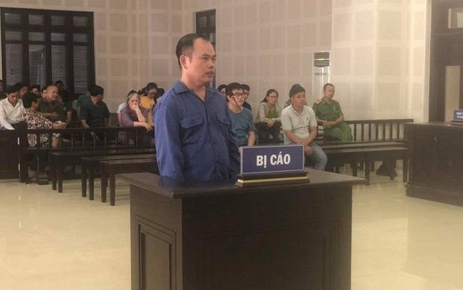 Nghi ngờ vợ ngoại tình với tài xế của công ty, giám đốc nổi cơn ghen rút dao đâm vợ tử vong