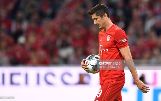 VAR và Lewandowski 'toả sáng', Bayern Munich chật vật giành 1 điểm ngày ra quân