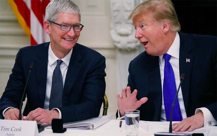 Tổng thống Mỹ Donald Trump vừa ăn tối cùng CEO Apple Tim Cook, khoe một điều ‘tuyệt vời’ sắp tới