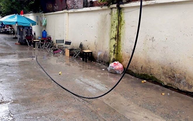 Khách uống cà phê ở Sài Gòn bị điện giật tử vong do dây điện rơi trúng