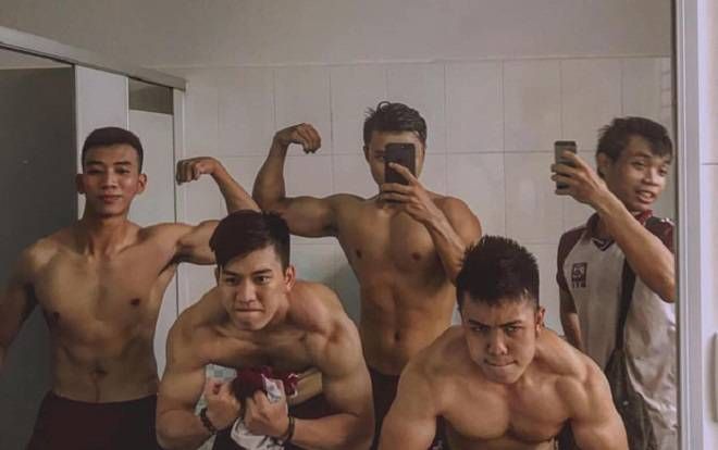 Dàn nam sinh Đại học Duy Tân cởi trần khoe cơ bụng sáu múi khiến cộng đồng mạng phát sốt