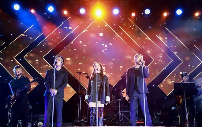 Tự Dưng Show 2019: Lộn Xộn bùng nổ trên sân khấu dưới mưa, ngập cảm xúc trong đêm nhạc ý nghĩa duy nhất tại Hà Thành
