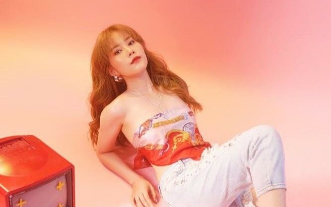 Nam Em tung bộ ảnh đẹp như gái Hàn, kích thước trang phục mới là điều chú ý